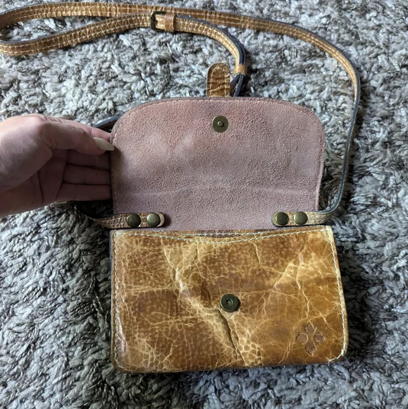 Patricia Nash Metallica Buckle Torri Bag - Picture 2 of 13